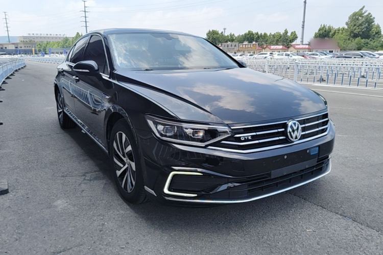 Used Volkswagen Magotan GTE Plug-in Hybrid 2020 GTE Luxury Model Front Right 45 Deg