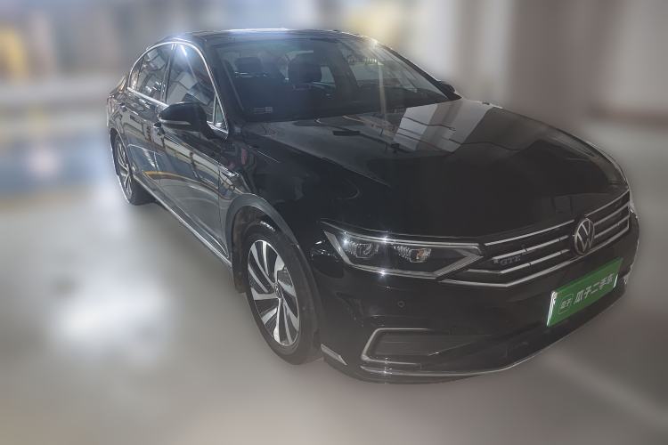 Used Volkswagen Magotan GTE Plug-in Hybrid 2020 GTE Luxury Model Front Right 45 Deg