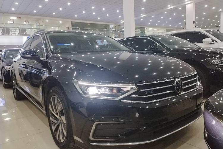 Used Volkswagen Magotan GTE Plug-in Hybrid 2020 GTE Luxury Model Front Right 45 Deg