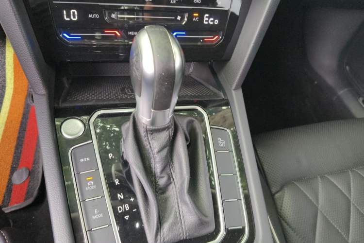 Used Volkswagen Magotan GTE Plug-in Hybrid 2020 GTE Luxury Model Gear Lever