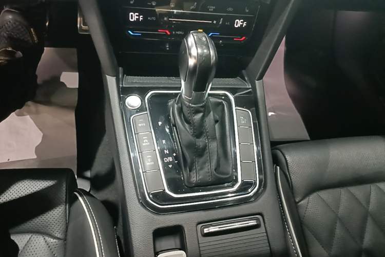 Used Volkswagen Magotan GTE Plug-in Hybrid 2020 GTE Luxury Model Gear Lever