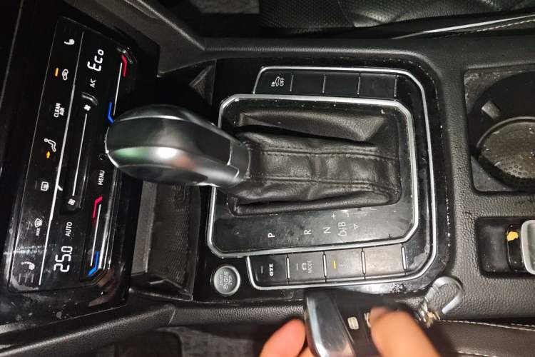 Used Volkswagen Magotan GTE Plug-in Hybrid 2020 GTE Prestige Model Gear Lever