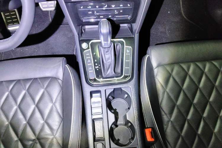 Used Volkswagen Magotan GTE Plug-in Hybrid 2020 GTE Prestige Model Gear Lever