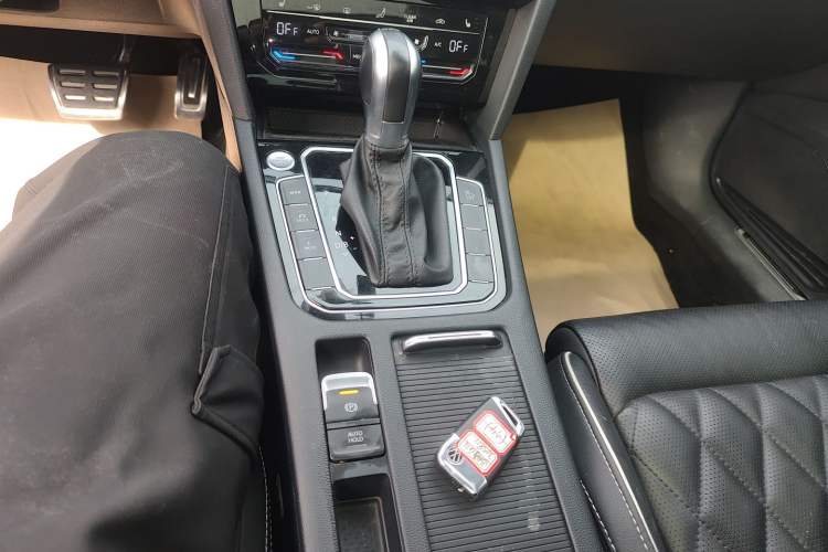 Used Volkswagen Magotan GTE Plug-in Hybrid 2020 GTE Prestige Model Gear Lever