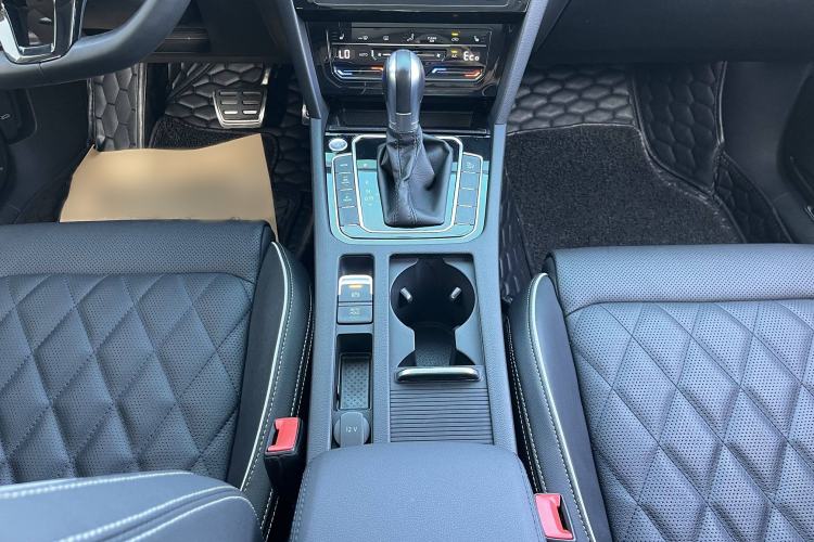Used Volkswagen Magotan GTE Plug-in Hybrid 2020 GTE Luxury Model Interior 1