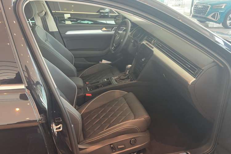 Used Volkswagen Magotan GTE Plug-in Hybrid 2020 GTE Luxury Model Interior 1