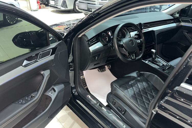 Used Volkswagen Magotan GTE Plug-in Hybrid 2020 GTE Luxury Model Interior 2