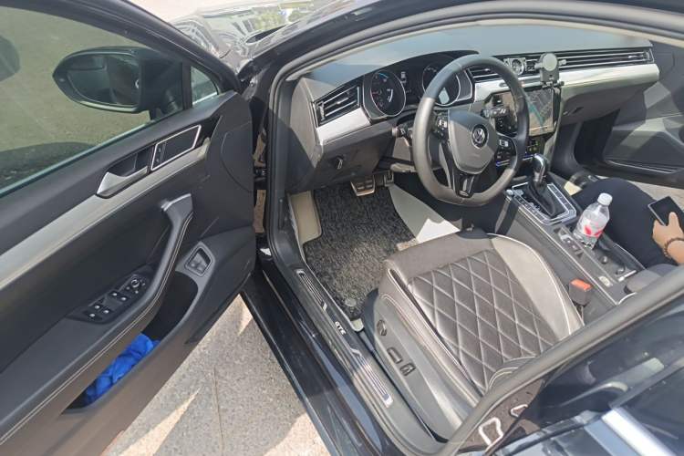 Used Volkswagen Magotan GTE Plug-in Hybrid 2020 GTE Luxury Model Interior 3