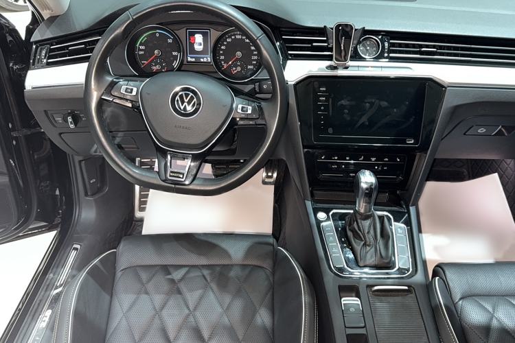 Used Volkswagen Magotan GTE Plug-in Hybrid 2020 GTE Luxury Model Interior 3