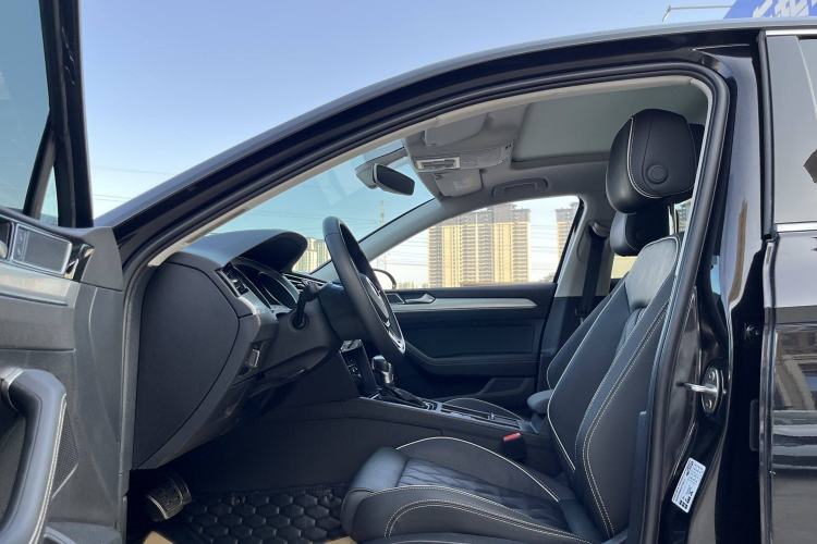 Used Volkswagen Magotan GTE Plug-in Hybrid 2020 GTE Luxury Model Interior 3