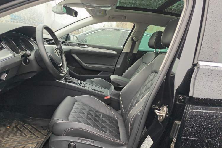 Used Volkswagen Magotan GTE Plug-in Hybrid 2020 GTE Prestige Model Interior 3