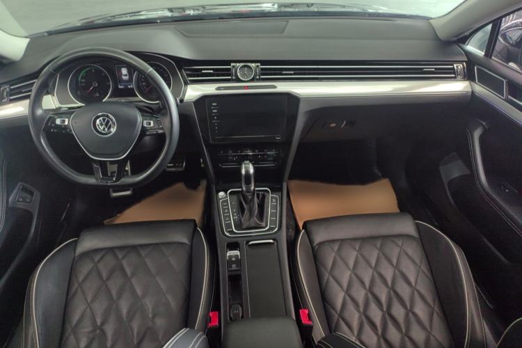 Used Volkswagen Magotan GTE Plug-in Hybrid 2020 GTE Luxury Model Interior 3