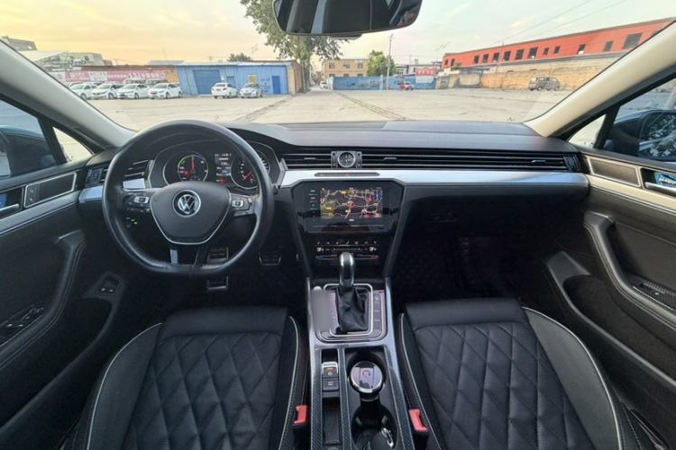 Used Volkswagen Magotan GTE Plug-in Hybrid 2020 GTE Luxury Model Interior 3