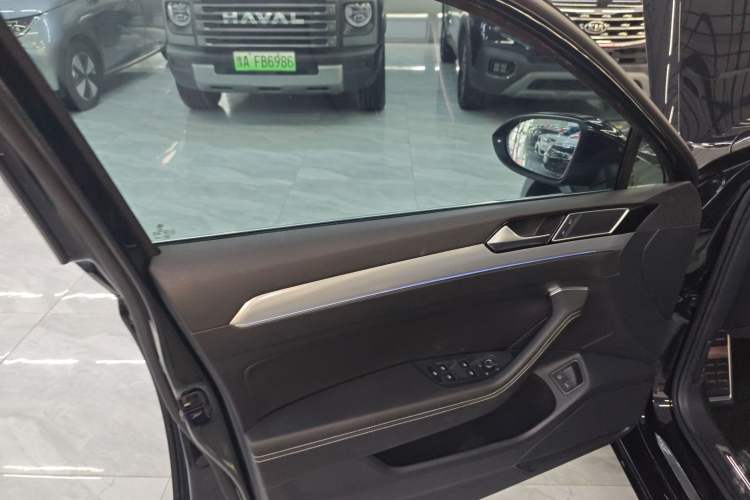 Used Volkswagen Magotan GTE Plug-in Hybrid 2020 GTE Luxury Model Left Front Door Interior