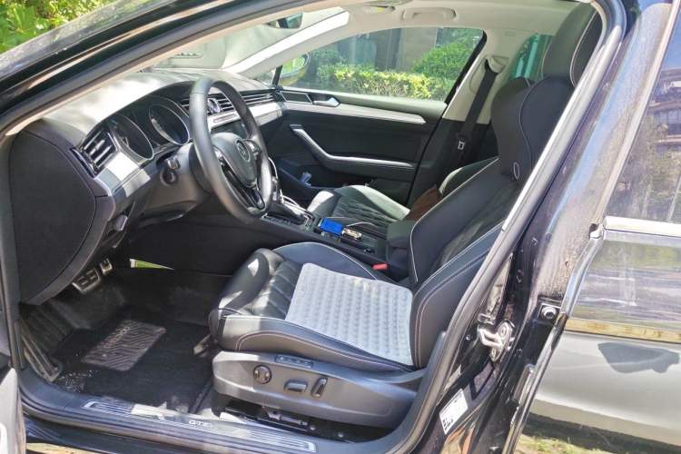 Used Volkswagen Magotan GTE Plug-in Hybrid 2020 GTE Prestige Model Left Front Seat