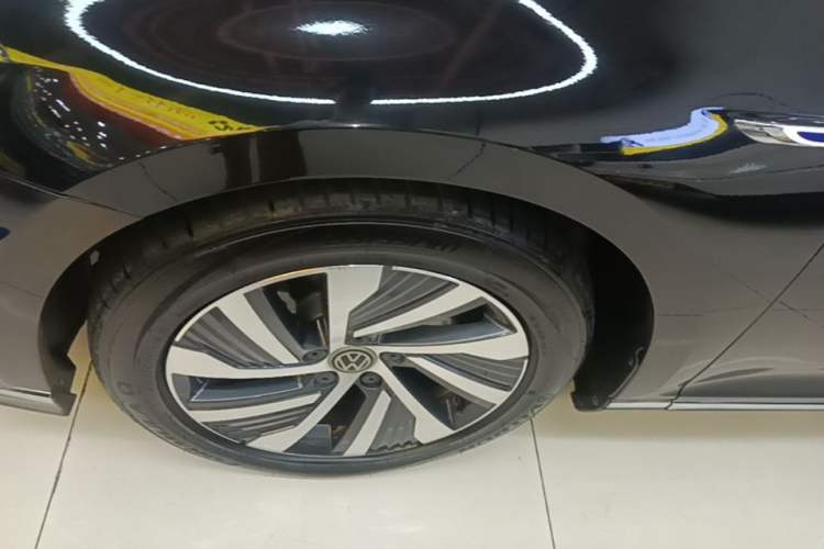 Used Volkswagen Magotan GTE Plug-in Hybrid 2020 GTE Luxury Model Left Front Wheel Hub