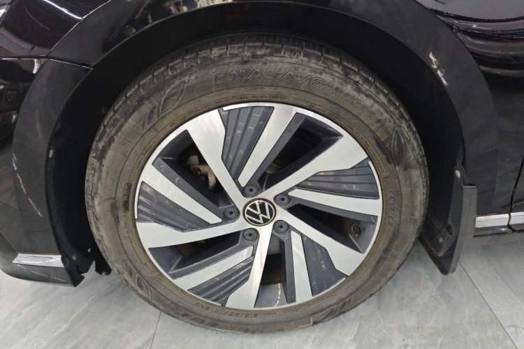 Used Volkswagen Magotan GTE Plug-in Hybrid 2020 GTE Luxury Model Left Front Wheel Hub