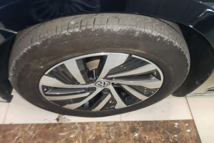 Used Volkswagen Magotan GTE Plug-in Hybrid 2020 GTE Luxury Model Left Front Wheel Hub