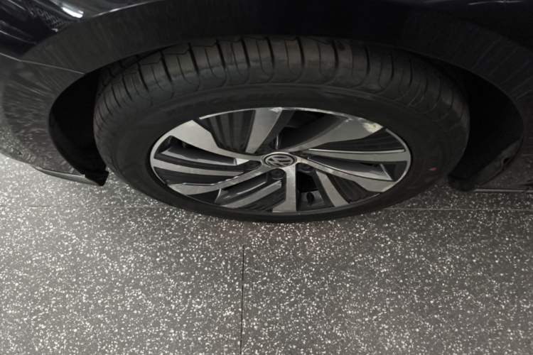 Used Volkswagen Magotan GTE Plug-in Hybrid 2020 GTE Luxury Model Left Front Wheel Hub
