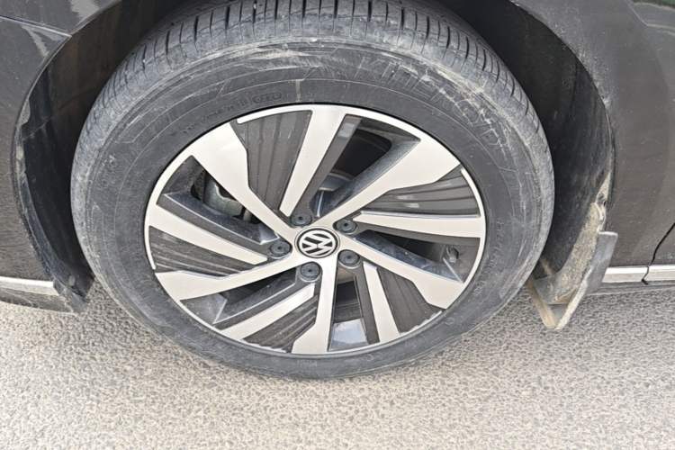 Used Volkswagen Magotan GTE Plug-in Hybrid 2020 GTE Luxury Model Left Front Wheel Hub