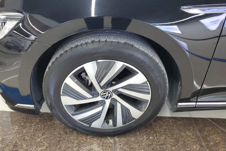 Used Volkswagen Magotan GTE Plug-in Hybrid 2020 GTE Luxury Model Left Front Wheel Hub