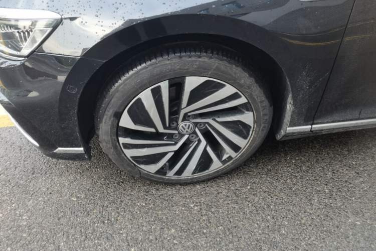 Used Volkswagen Magotan GTE Plug-in Hybrid 2020 GTE Prestige Model Left Front Wheel Hub