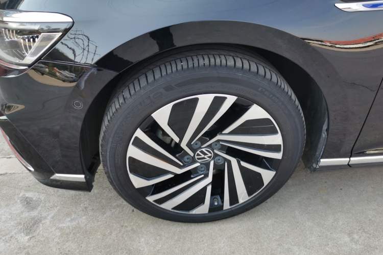 Used Volkswagen Magotan GTE Plug-in Hybrid 2020 GTE Prestige Model Left Front Wheel Hub