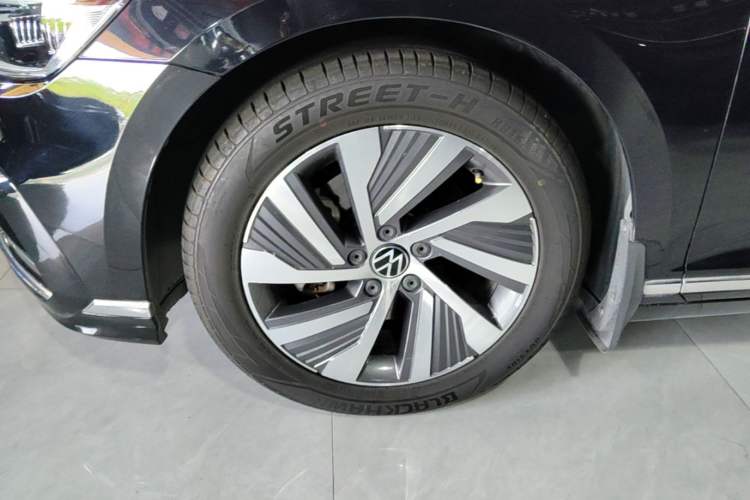 Used Volkswagen Magotan GTE Plug-in Hybrid 2020 GTE Prestige Model Left Front Wheel Hub