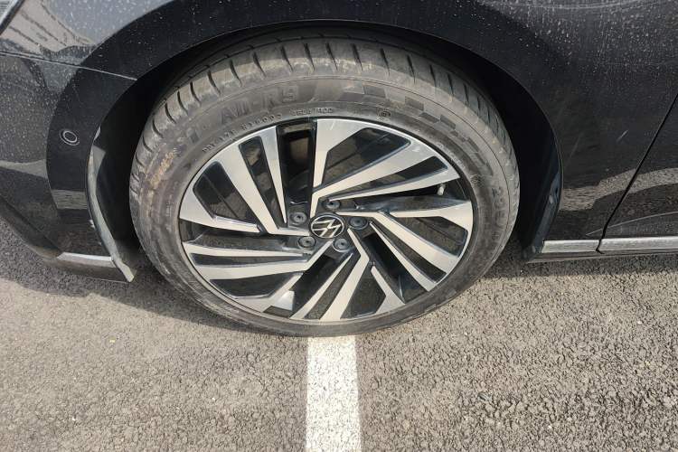 Used Volkswagen Magotan GTE Plug-in Hybrid 2020 GTE Prestige Model Left Front Wheel Hub