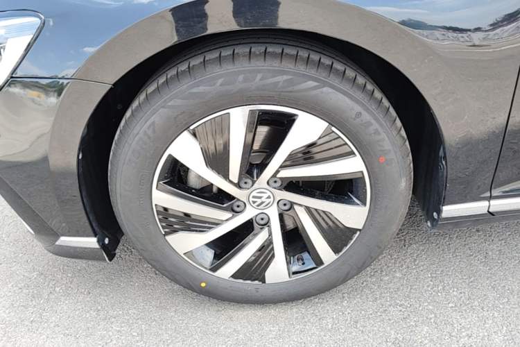 Used Volkswagen Magotan GTE Plug-in Hybrid 2020 GTE Luxury Model Left Front Wheel Hub