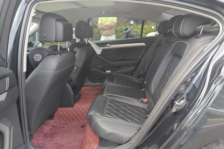 Used Volkswagen Magotan GTE Plug-in Hybrid 2020 GTE Luxury Model Left Rear Seat