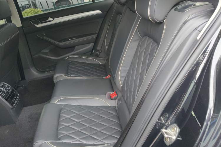 Used Volkswagen Magotan GTE Plug-in Hybrid 2020 GTE Luxury Model Left Rear Seat