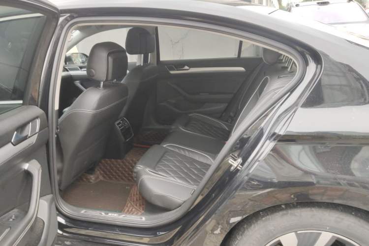 Used Volkswagen Magotan GTE Plug-in Hybrid 2020 GTE Luxury Model Left Rear Seat