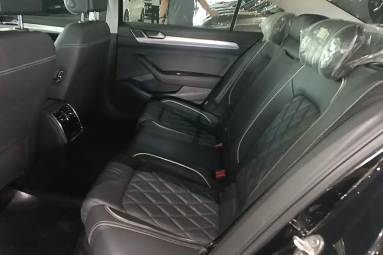 Used Volkswagen Magotan GTE Plug-in Hybrid 2020 GTE Luxury Model Left Rear Seat