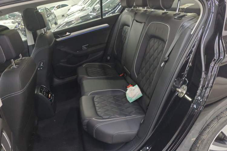 Used Volkswagen Magotan GTE Plug-in Hybrid 2020 GTE Luxury Model Left Rear Seat
