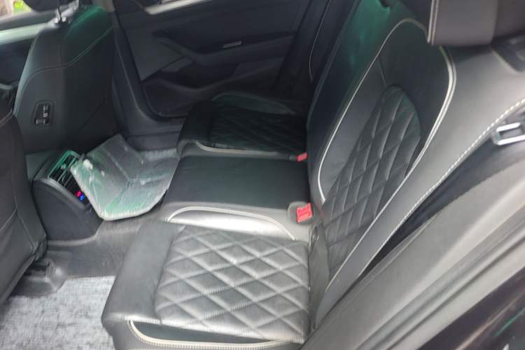 Used Volkswagen Magotan GTE Plug-in Hybrid 2020 GTE Prestige Model Left Rear Seat