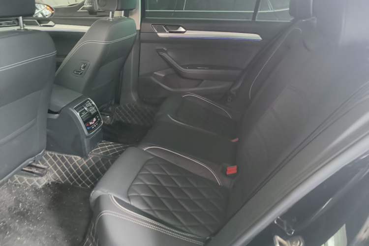 Used Volkswagen Magotan GTE Plug-in Hybrid 2020 GTE Prestige Model Left Rear Seat