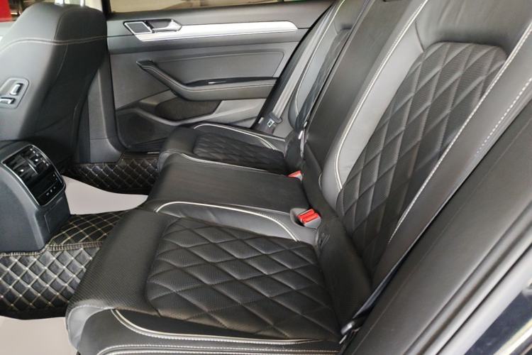 Used Volkswagen Magotan GTE Plug-in Hybrid 2020 GTE Luxury Model Left Rear Seat