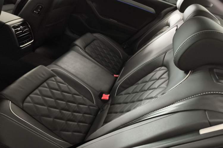 Used Volkswagen Magotan GTE Plug-in Hybrid 2020 GTE Luxury Model Left Rear Seat