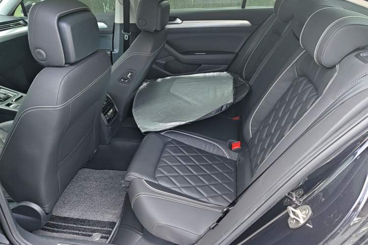 Used Volkswagen Magotan GTE Plug-in Hybrid 2020 GTE Luxury Model Left Rear Seat