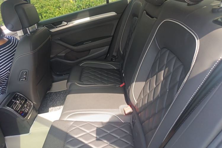Used Volkswagen Magotan GTE Plug-in Hybrid 2020 GTE Luxury Model Left Rear Seat