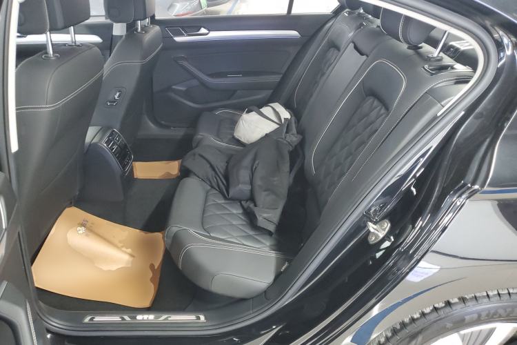 Used Volkswagen Magotan GTE Plug-in Hybrid 2020 GTE Luxury Model Left Rear Seat