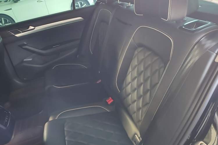 Used Volkswagen Magotan GTE Plug-in Hybrid 2020 GTE Prestige Model Left Rear Seat