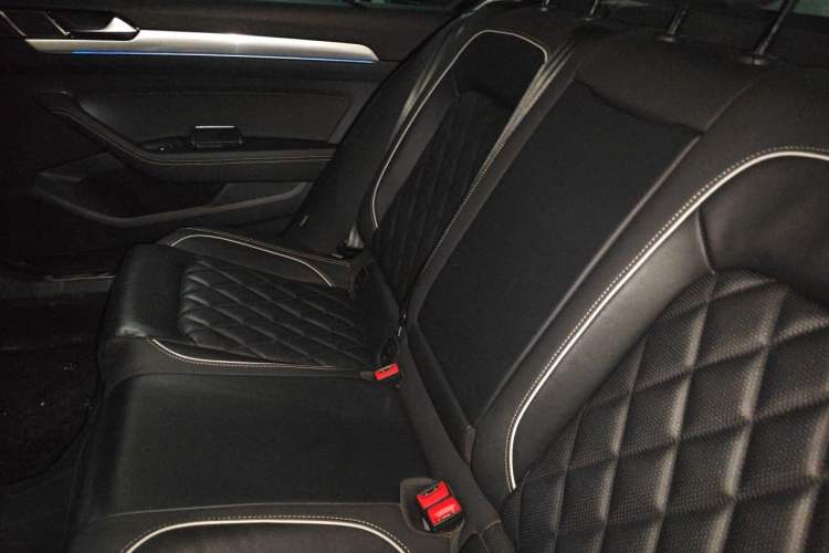 Used Volkswagen Magotan GTE Plug-in Hybrid 2020 GTE Luxury Model Left Rear Seat