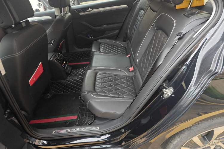 Used Volkswagen Magotan GTE Plug-in Hybrid 2020 GTE Luxury Model Left Rear Seat