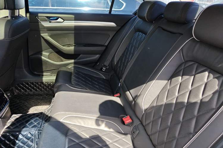 Used Volkswagen Magotan GTE Plug-in Hybrid 2020 GTE Luxury Model Left Rear Seat