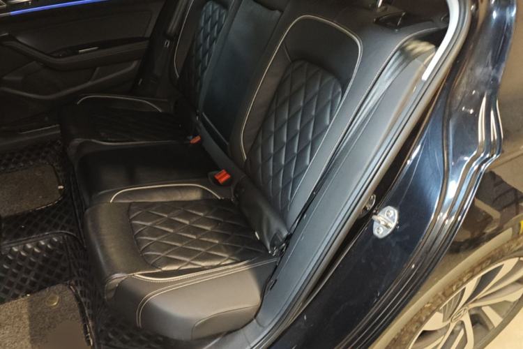 Used Volkswagen Magotan GTE Plug-in Hybrid 2020 GTE Luxury Model Left Rear Seat