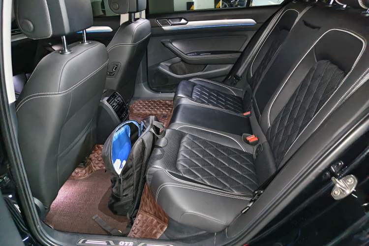 Used Volkswagen Magotan GTE Plug-in Hybrid 2020 GTE Luxury Model Left Rear Seat