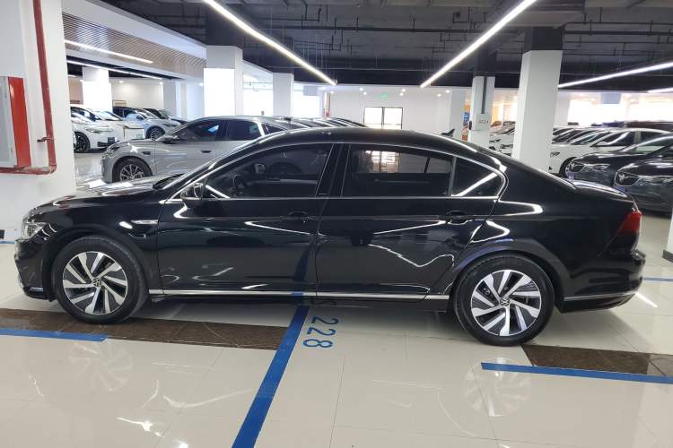 Used Volkswagen Magotan GTE Plug-in Hybrid 2020 GTE Luxury Model Left Side