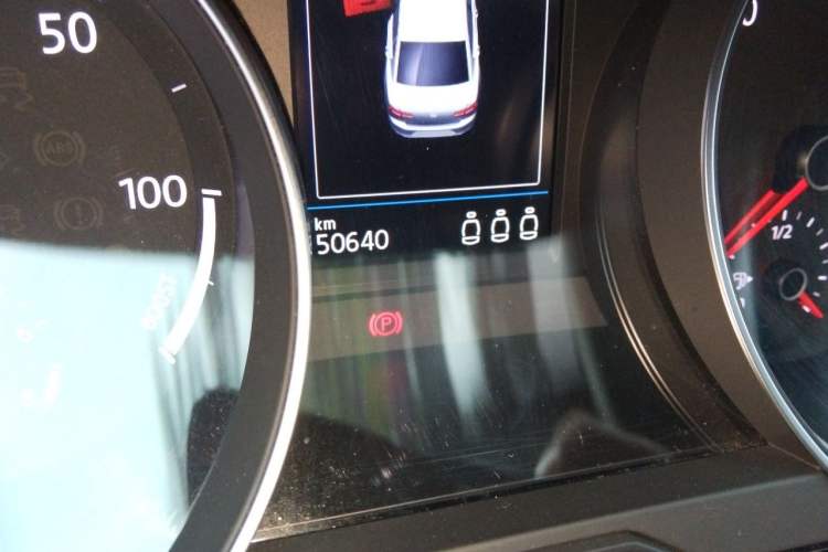 Used Volkswagen Magotan GTE Plug-in Hybrid 2020 GTE Luxury Model Odometer Close Up